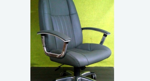 Перетяжка офисного кресла кожей. Белорусская